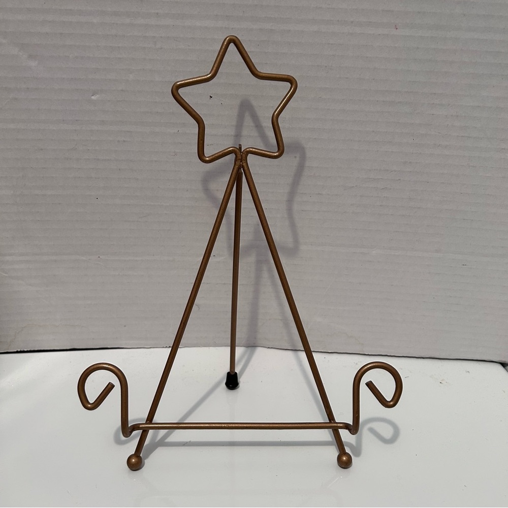 Gold-tone metal easel